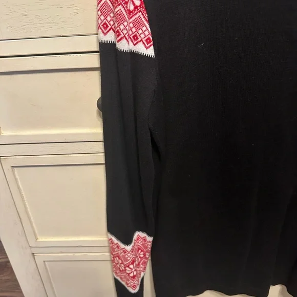 Black and Red V-Neck Fair Isle Women’s Sweater - Picture 4 of 8